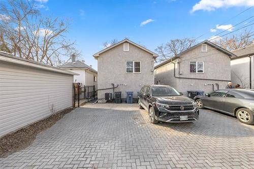 496 Hethrington Ave, Winnipeg, MB 