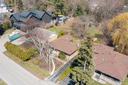 411 Maplehurst Avenue Oakville, ON L6L 4Y3