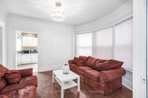39 Arthur Avenue N, Hamilton, ON - Indoor Photo Showing Living Room