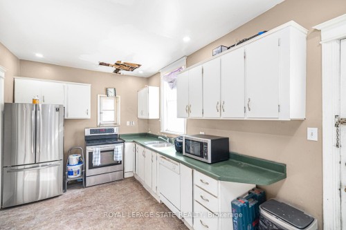 39 Arthur Avenue N, Hamilton, ON - Indoor Photo Showing Kitchen With Double Sink