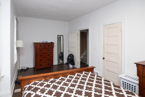 39 Arthur Avenue N, Hamilton, ON - Indoor Photo Showing Bedroom