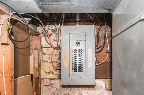 39 Arthur Avenue N, Hamilton, ON - Indoor Photo Showing Basement