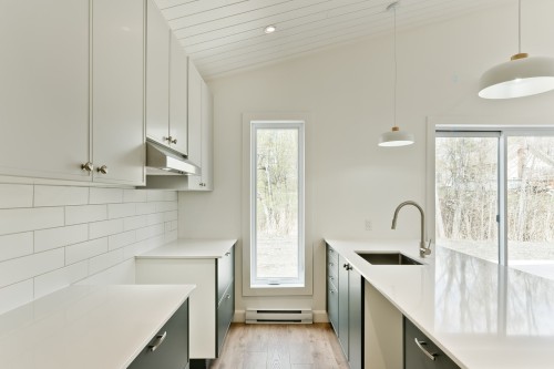 Cuisine - 27 Rue Des Tailleurs-De-Pierre, Stanstead - Ville, QC - Indoor Photo Showing Kitchen