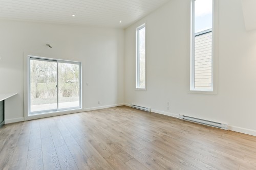 Salon - 27 Rue Des Tailleurs-De-Pierre, Stanstead - Ville, QC - Indoor Photo Showing Other Room