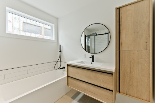 Salle de bains - 27 Rue Des Tailleurs-De-Pierre, Stanstead - Ville, QC - Indoor Photo Showing Bathroom