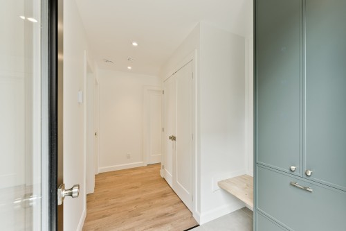 Hall d'entrée/Vestibule - 27 Rue Des Tailleurs-De-Pierre, Stanstead - Ville, QC - Indoor Photo Showing Other Room