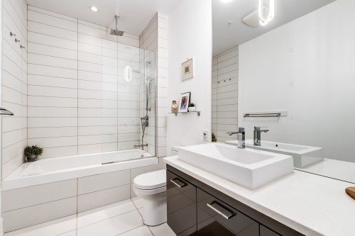 Salle de bains - 804-901 Rue De La Commune E., Montréal (Ville-Marie), QC - Indoor Photo Showing Bathroom