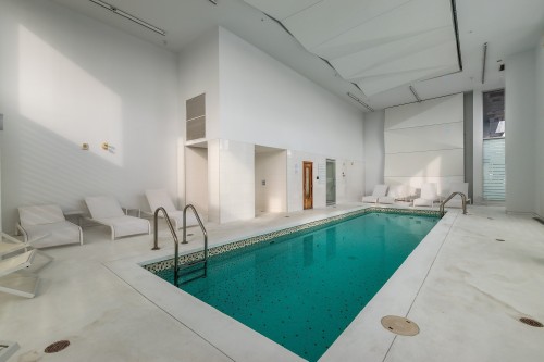 Piscine - 804-901 Rue De La Commune E., Montréal (Ville-Marie), QC - Indoor Photo Showing Other Room With In Ground Pool