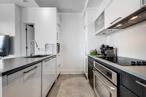 Cuisine - 804-901 Rue De La Commune E., Montréal (Ville-Marie), QC - Indoor Photo Showing Kitchen With Double Sink With Upgraded Kitchen