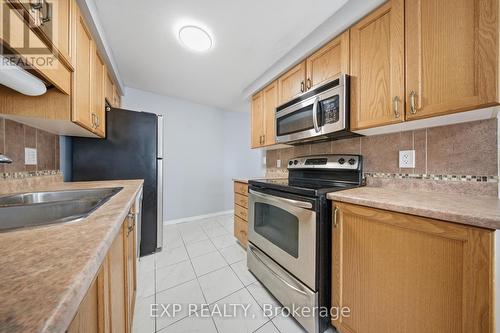 18 Prosperity Drive, Kitchener, ON - Indoor Photo Showing Kitchen