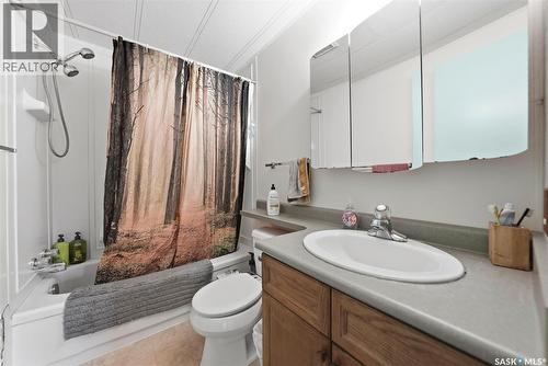 301 Clover Avenue, Dalmeny, SK - Indoor Photo Showing Bathroom