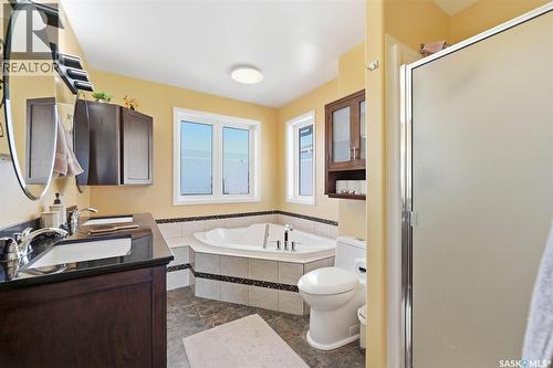 463 Buckwold Cove, Saskatoon, SK - Indoor Photo Showing Bathroom