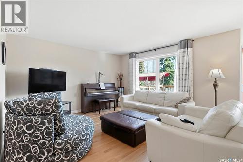 463 Buckwold Cove, Saskatoon, SK - Indoor Photo Showing Living Room