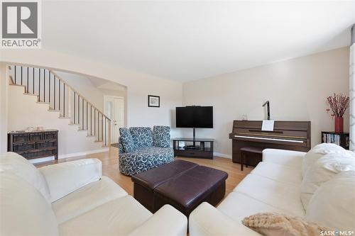 463 Buckwold Cove, Saskatoon, SK - Indoor Photo Showing Living Room