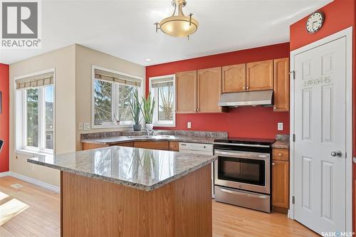 463 Buckwold Cove, Saskatoon, SK - Indoor Photo Showing Kitchen