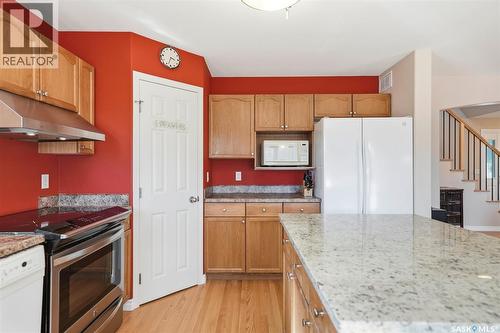 463 Buckwold Cove, Saskatoon, SK - Indoor Photo Showing Kitchen