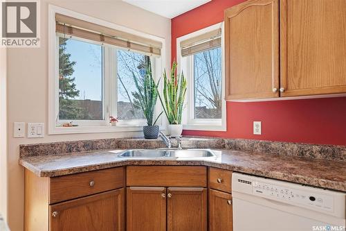463 Buckwold Cove, Saskatoon, SK - Indoor Photo Showing Kitchen With Double Sink