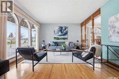 36 Morris Drive, Saskatoon, SK - Indoor Photo Showing Living Room