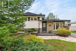 730 HOLT CRESCENT  Ottawa, ON K1G 2Y7