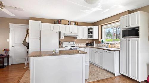 223 Murtle Road, Clearwater, BC - Indoor Photo Showing Kitchen