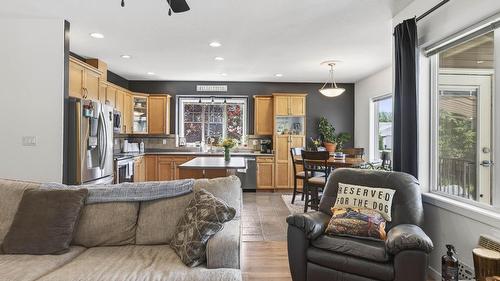 223 Murtle Road, Clearwater, BC - Indoor Photo Showing Living Room