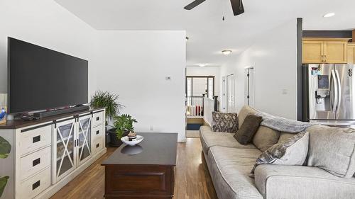 223 Murtle Road, Clearwater, BC - Indoor Photo Showing Living Room