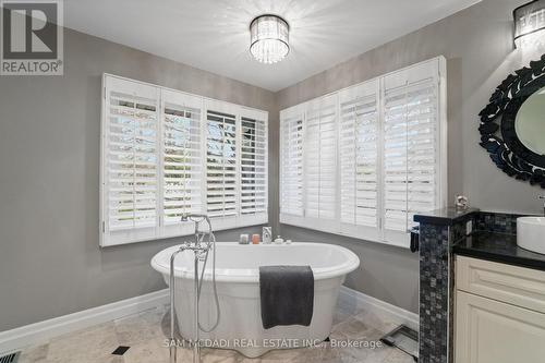 495 Meadow Wood Road, Mississauga, ON - Indoor Photo Showing Bathroom