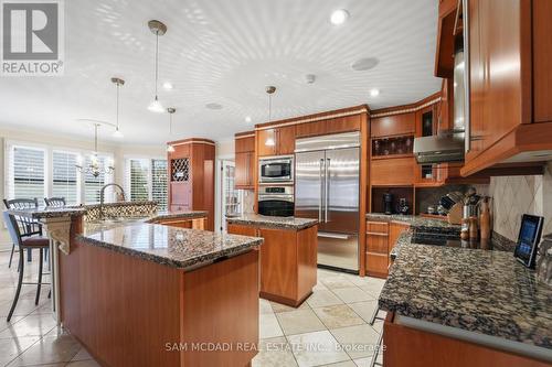 495 Meadow Wood Road, Mississauga, ON - Indoor Photo Showing Kitchen With Stainless Steel Kitchen With Upgraded Kitchen
