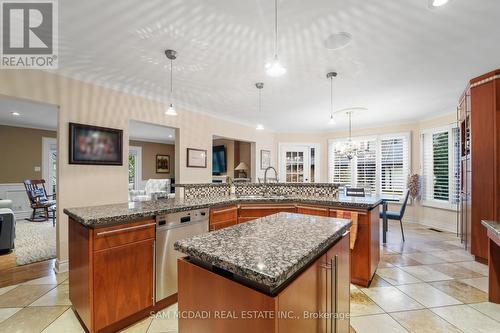 495 Meadow Wood Road, Mississauga, ON - Indoor Photo Showing Kitchen With Upgraded Kitchen