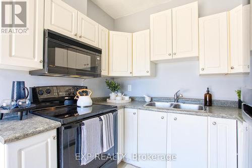 292 Fairfield Avenue, Hamilton, ON - Indoor Photo Showing Kitchen With Double Sink