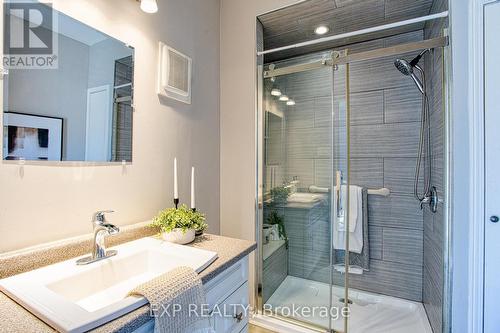 292 Fairfield Avenue, Hamilton, ON - Indoor Photo Showing Bathroom