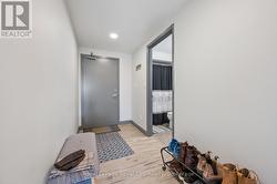 nice front entrance - 