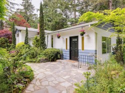 743 Helvetia Cres Saanich, BC V8Y 1M1