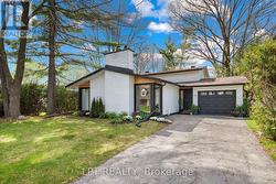 19 MOORCROFT ROAD Ottawa, ON K2G 0M6
