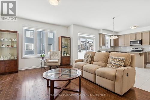 845 Snap Hook Crescent, Ottawa, ON - Indoor Photo Showing Living Room