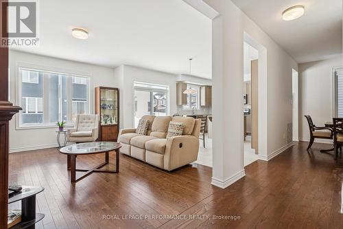845 Snap Hook Crescent, Ottawa, ON - Indoor Photo Showing Living Room