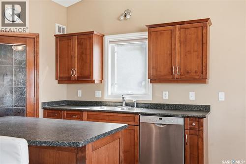102 Keedwell Street, Saskatoon, SK - Indoor Photo Showing Kitchen