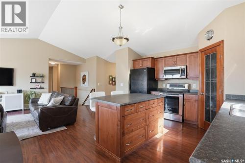 102 Keedwell Street, Saskatoon, SK - Indoor Photo Showing Kitchen