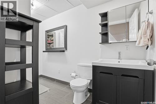 102 Keedwell Street, Saskatoon, SK - Indoor Photo Showing Bathroom