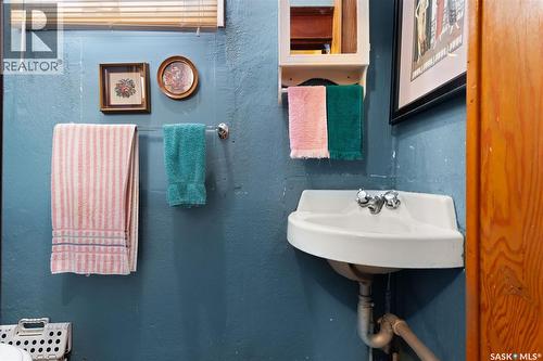 105 6Th Street, Etters Beach, SK - Indoor Photo Showing Bathroom