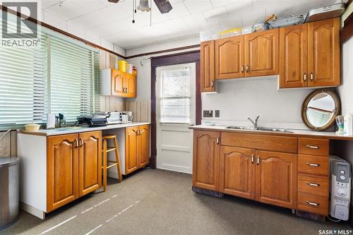 105 6Th Street, Etters Beach, SK - Indoor Photo Showing Kitchen With Double Sink