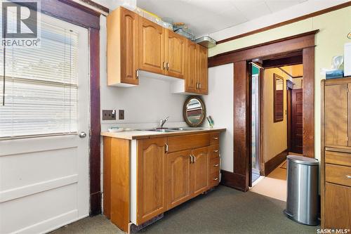 105 6Th Street, Etters Beach, SK - Indoor Photo Showing Kitchen With Double Sink