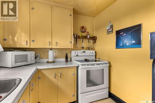 223 2Nd Street E, Regina Beach, SK - Indoor Photo Showing Kitchen