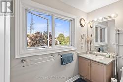2nd floor bathroom (4 piece) - 