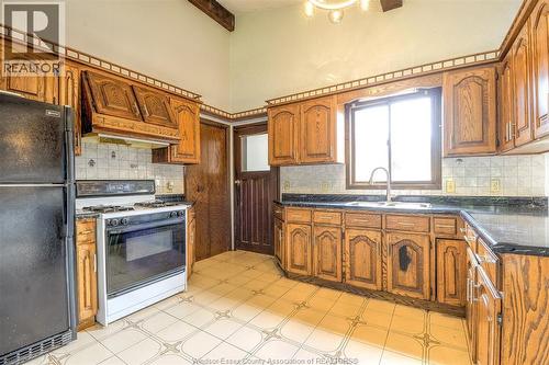 204 Pearson Drive, Harrow, ON - Indoor Photo Showing Kitchen With Double Sink