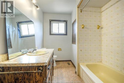 204 Pearson Drive, Harrow, ON - Indoor Photo Showing Bathroom