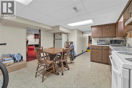 855 Greendale, Windsor, ON - Indoor Photo Showing Kitchen