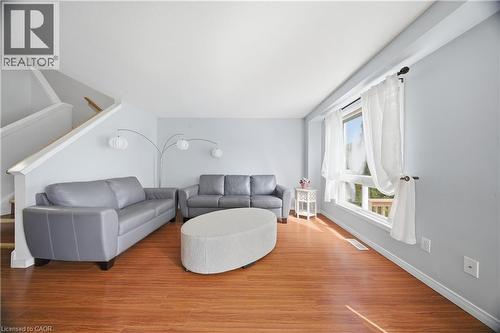 18 Prosperity Drive, Kitchener, ON - Indoor Photo Showing Living Room