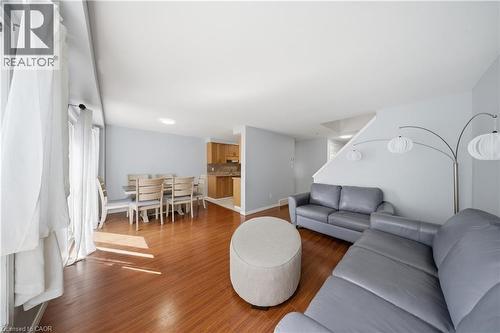 18 Prosperity Drive, Kitchener, ON - Indoor Photo Showing Living Room