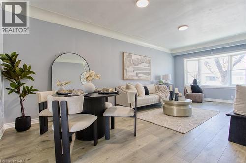 292 Fairfield Avenue, Hamilton, ON - Indoor Photo Showing Living Room